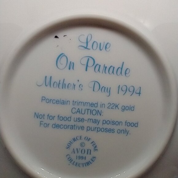 Vintage Avon Collectible Mother's Day Porcelain Plate 'Love on Parade" 1994 22K - Picture 4 of 16